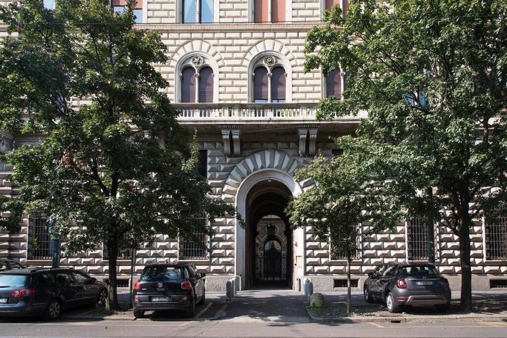 Breathtaking Castle View Youhosty - Quintino Sella Milan Extérieur photo